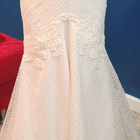 Wedding dress - Picture 10 of 11